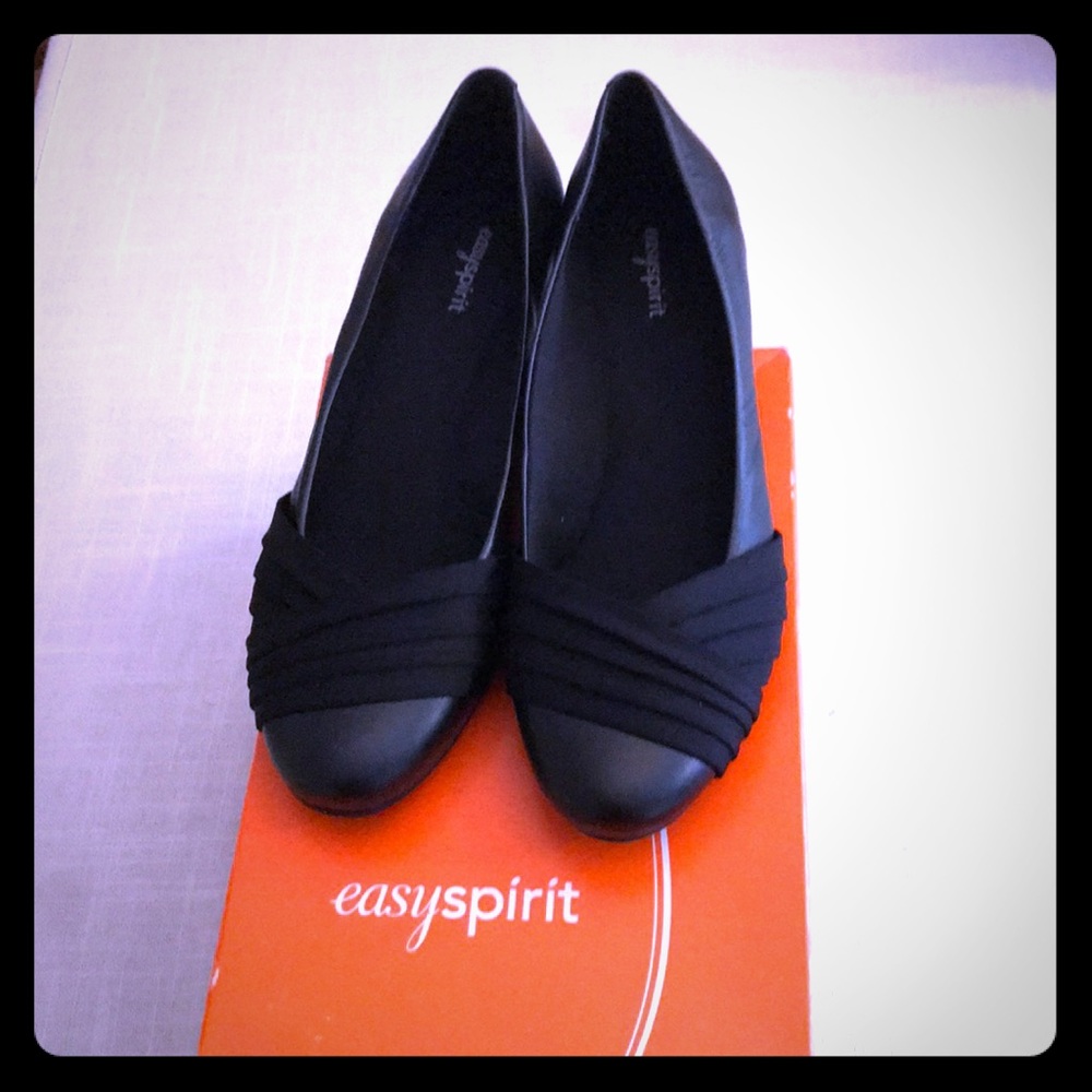NWT Classic Easy Spirit Black Wedge 11M